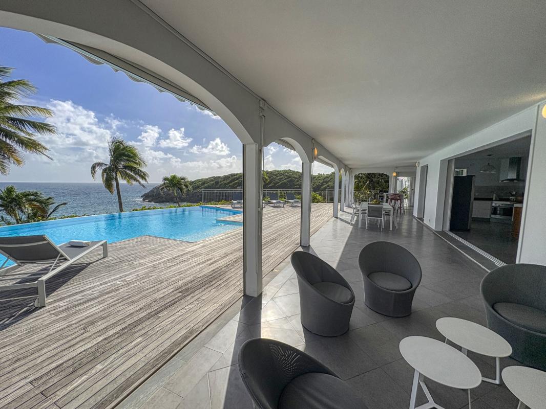 16.Location villa piscine Sainte Anne Guadeloupe_Terrasse vue Mer